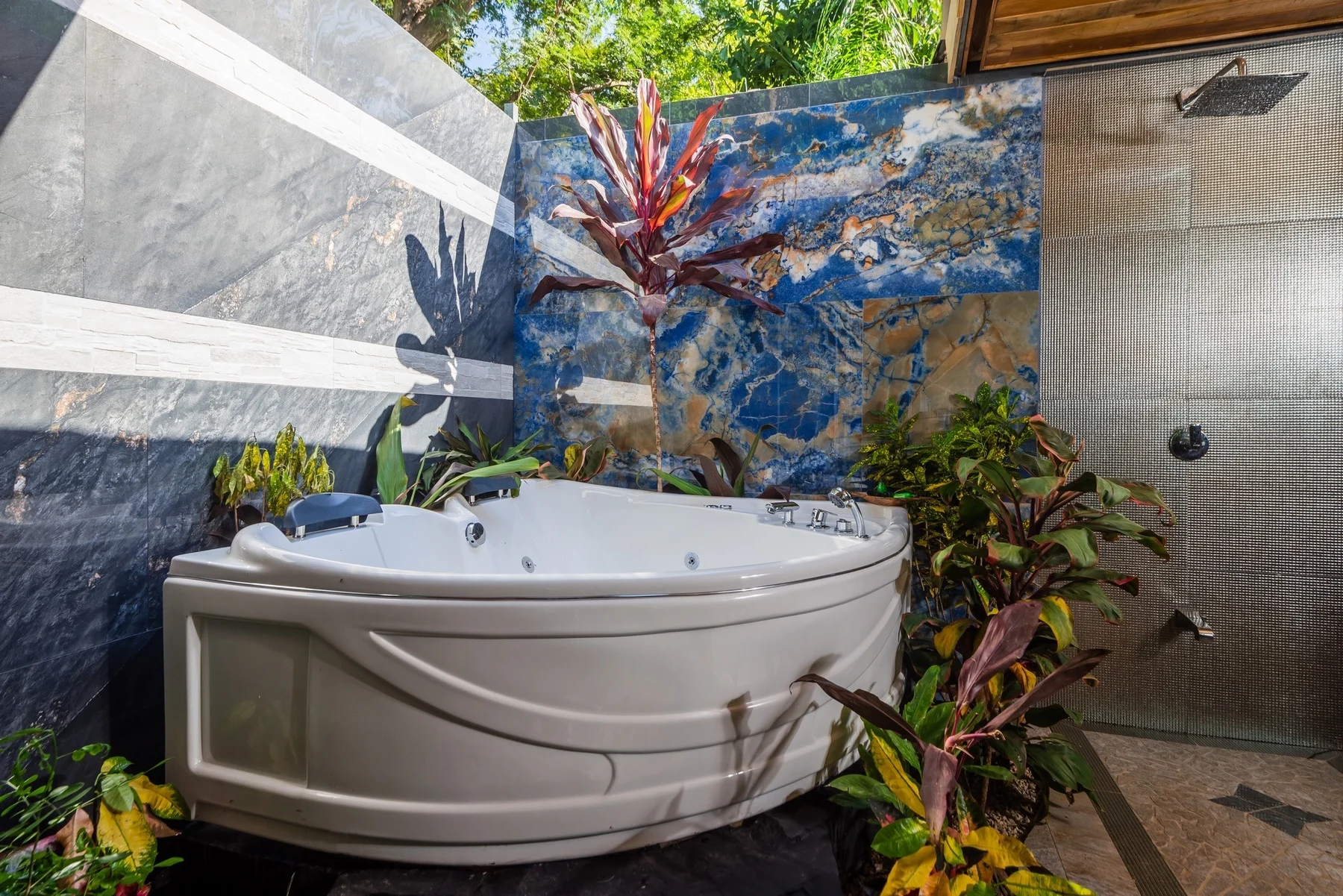 Open-Air Jacuzzi